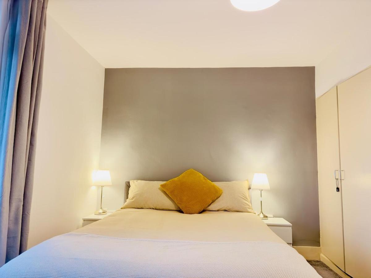Prime Location By Eye - Direct View - Entire Flat For 3 Adults & 1 Child Londres