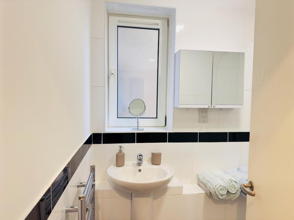 Appartement Prime Location By Eye - Direct View - Entire Flat For 3 Adults & 1 Child *